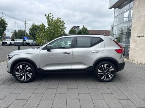 Used 2023 Volvo XC40 B5 Plus w/ Protection Package Premier AWD/4WD image 4