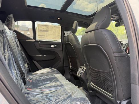 New 2026 Volvo XC40 B5 Ultra w/ Climate Package AWD/4WD image 4