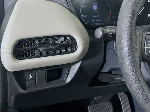Used 2025 Honda HR-V LX image 16