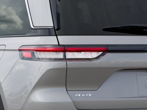 New 2026 Jeep Grand Cherokee Limited AWD/4WD image 9
