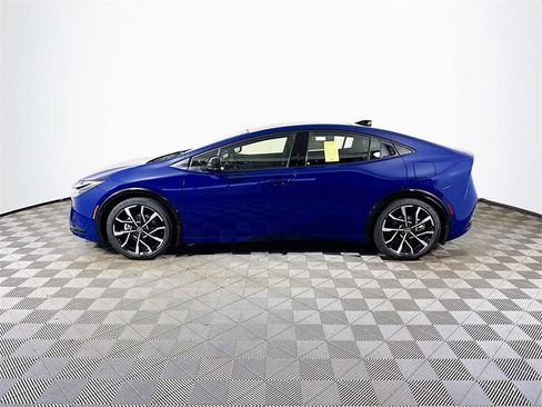 Certified 2025 Toyota Prius Plug-In Hybrid image 5