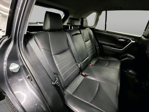 Used 2020 Toyota RAV4 XLE Premium FWD image 20