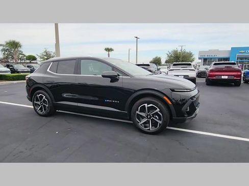 New 2026 Chevrolet Equinox EV LT image 32