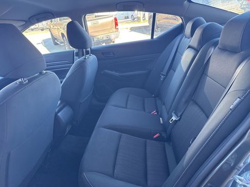 Used 2025 Nissan Altima 2.5 SV image 4