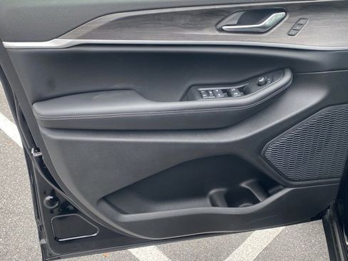 New 2025 Jeep Grand Cherokee Limited image 12