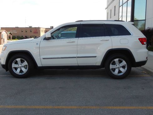 Used 2011 Jeep Grand Cherokee Laredo AWD/4WD image 12