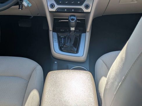 Used 2017 Hyundai Elantra SE FWD image 17