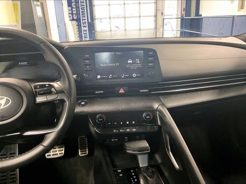 Certified 2025 Hyundai Elantra Sport image 36