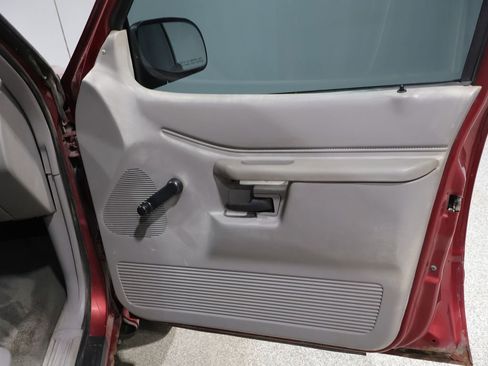 Used 2000 Ford Explorer XL image 18