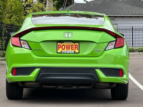 Used 2018 Honda Civic Touring image 5