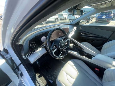 Used 2025 Hyundai Elantra Limited image 34