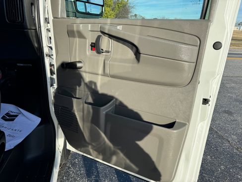 Used 2012 Chevrolet Express 3500 image 20
