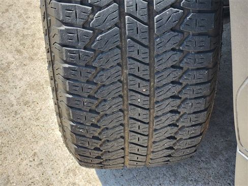 Used 2023 GMC Sierra 1500 SLT w/ SLT Premium Package image 2