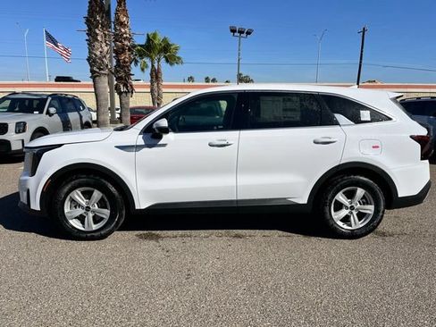 New 2026 Kia Sorento LX FWD image 4