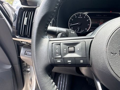 Used 2025 Nissan Pathfinder SV FWD image 23