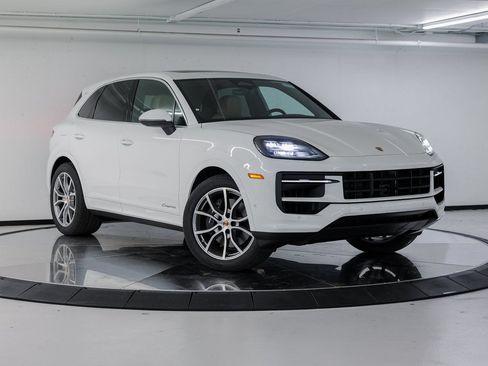 Certified 2026 Porsche Cayenne AWD/4WD image 8