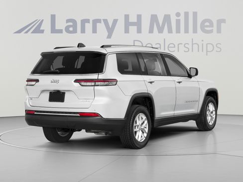 Used 2023 Jeep Grand Cherokee L Laredo AWD/4WD image 2