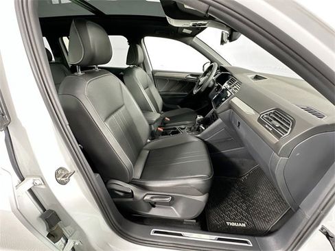 Used 2022 Volkswagen Tiguan SE R-Line image 28