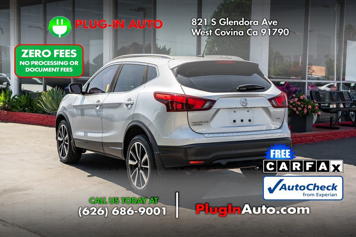 Used 2017 Nissan Rogue Sport SL w/ SL Premium Package FWD image 3