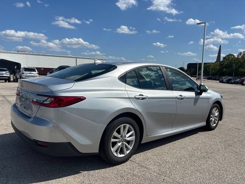 Used 2025 Toyota Camry LE FWD image 4