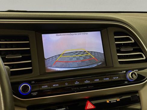 Used 2019 Hyundai Elantra Limited image 21