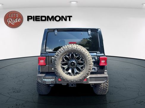 Used 2018 Jeep Wrangler Unlimited Sahara AWD/4WD image 6