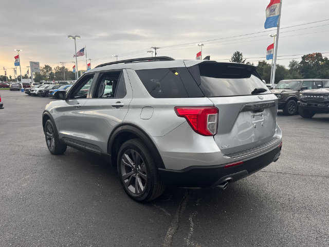 Used 2024 Ford Explorer XLT w/ Equipment Group 202A AWD/4WD image 5