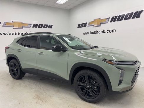 New 2026 Chevrolet Trax ACTIV w/ Sunroof Package image 3