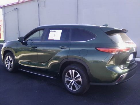 Used 2023 Toyota Highlander XLE image 7
