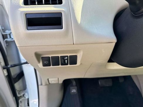 Used 2014 Toyota Prius V Five image 31