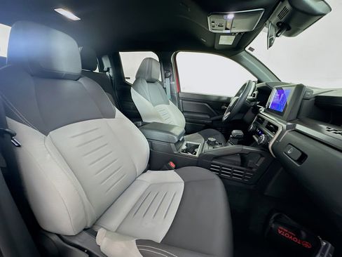 Used 2025 Toyota Tacoma TRD Off-Road image 29