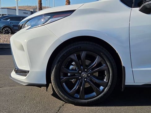 Used 2026 Toyota Sienna XSE FWD image 9