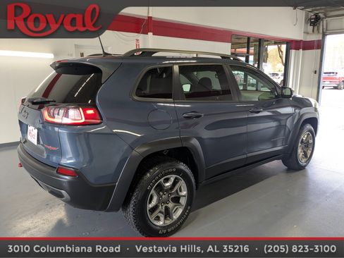 Used 2019 Jeep Cherokee Trailhawk image 4