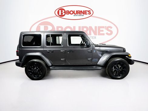 Used 2025 Jeep Wrangler Unlimited Sahara AWD/4WD image 10