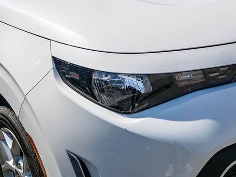 Certified 2025 Kia Soul LX w/ LX Technology Package FWD image 3