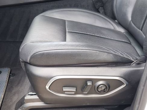 Certified 2024 Jeep Wagoneer Series II w/ Flexible Seating Group RWD image 22
