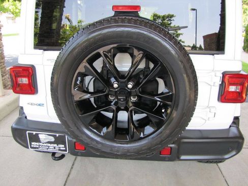 Used 2021 Jeep Wrangler Unlimited Sahara w/ Cold Weather Group image 29