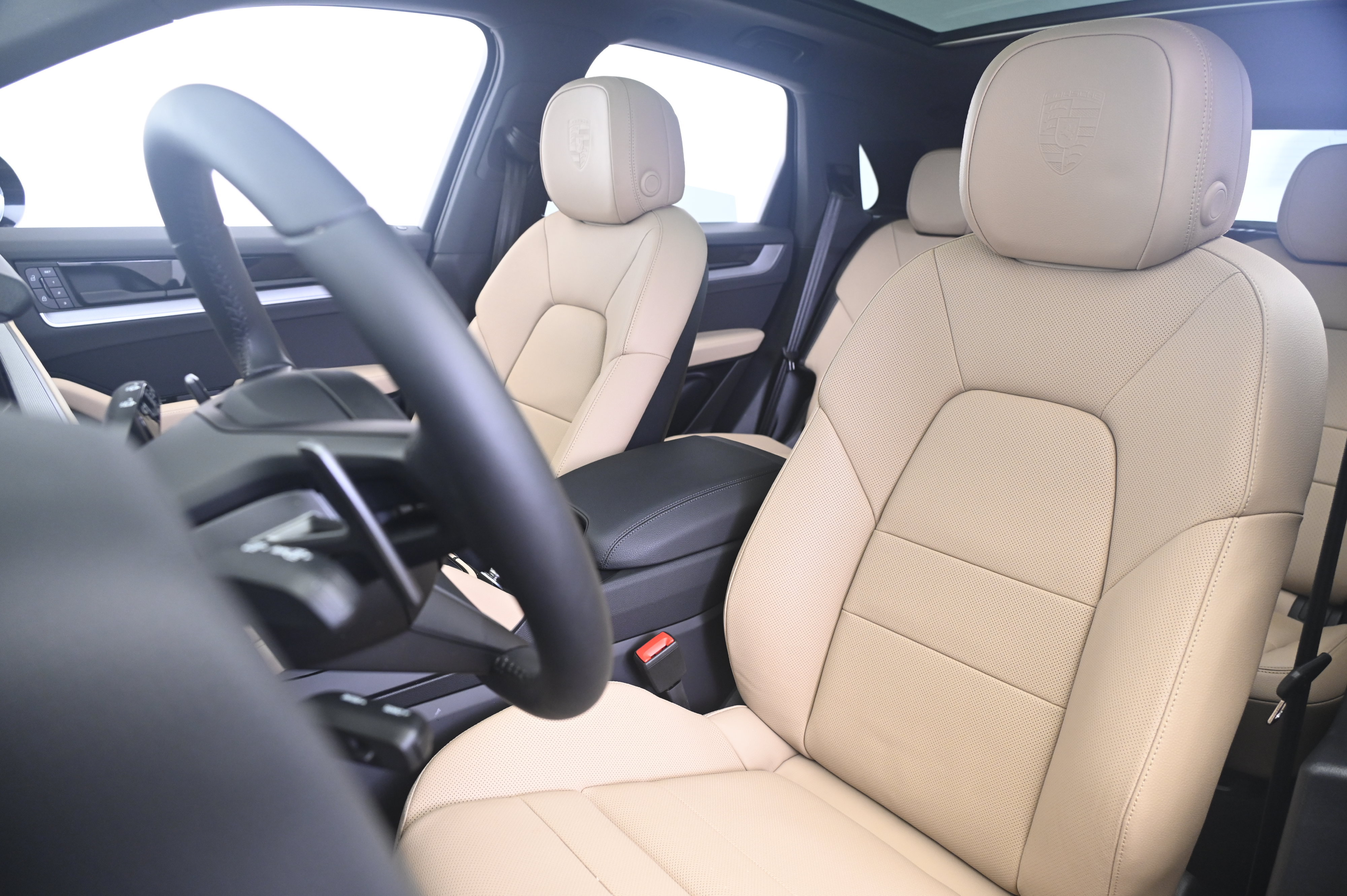 Certified 2026 Porsche Cayenne AWD/4WD image 30