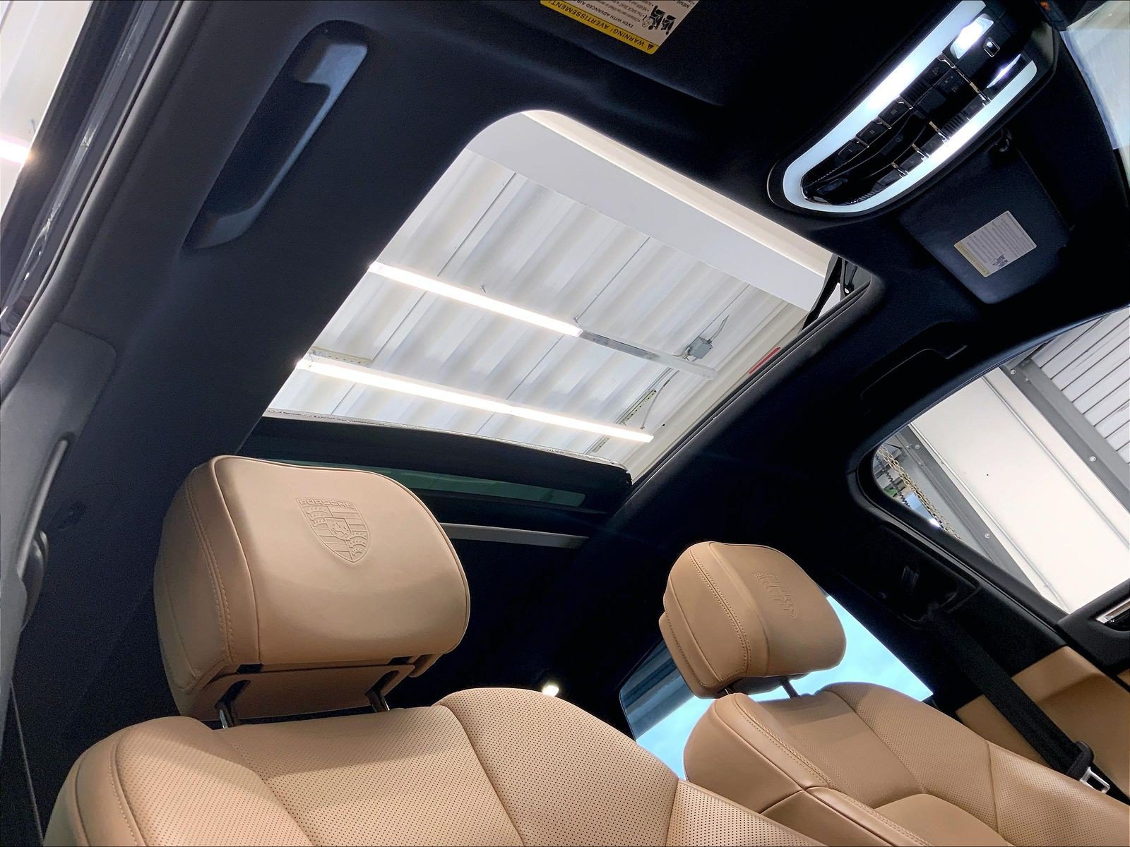 Certified 2023 Porsche Macan AWD/4WD image 27