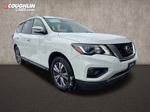 Used 2019 Nissan Pathfinder SV image 1