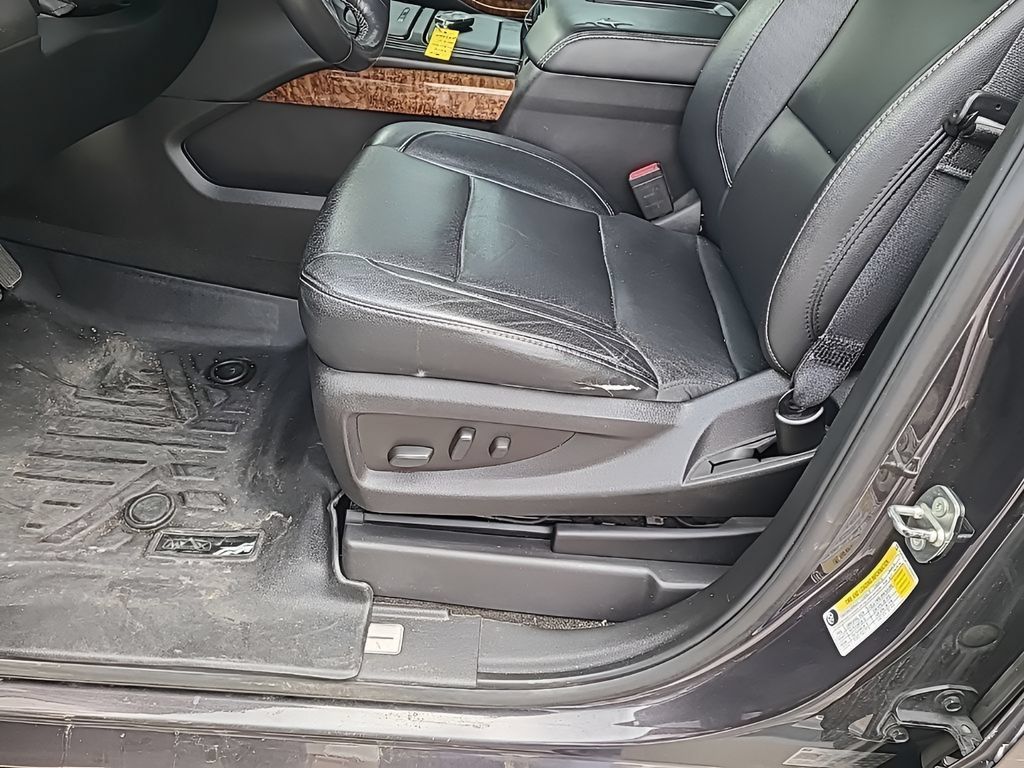 Used 2018 Chevrolet Suburban Premier AWD/4WD image 13