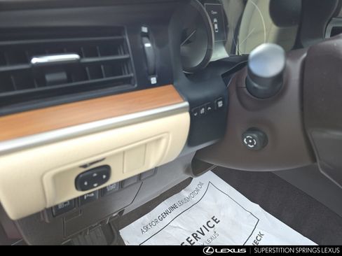 Used 2017 Lexus ES 300h w/ Navigation System Package FWD image 11