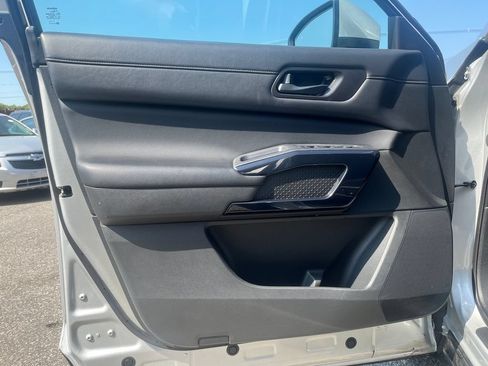Used 2025 Nissan Pathfinder SV AWD/4WD image 23