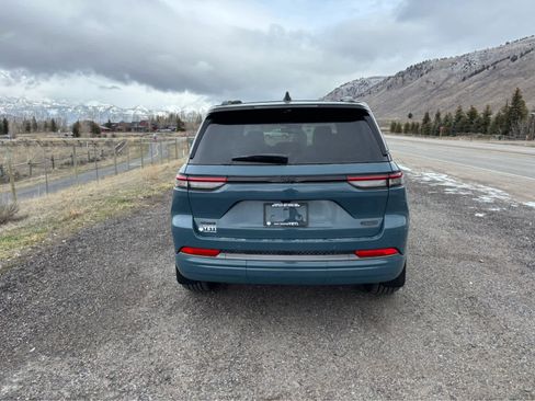 New 2026 Jeep Grand Cherokee Summit w/ Obsidian Package image 8