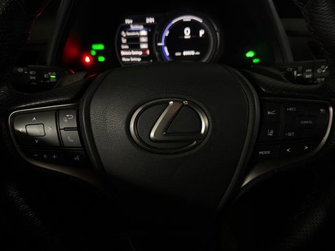 Used 2019 Lexus UX 250h F Sport AWD/4WD image 15