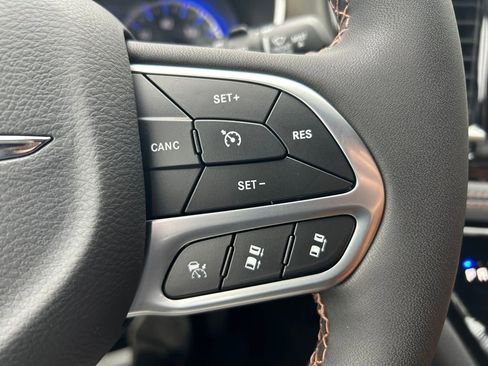 New 2026 Chrysler Pacifica Pinnacle image 12