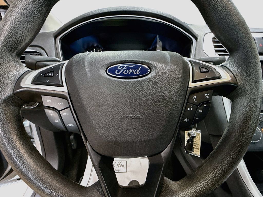 Used 2016 Ford Fusion SE FWD image 10