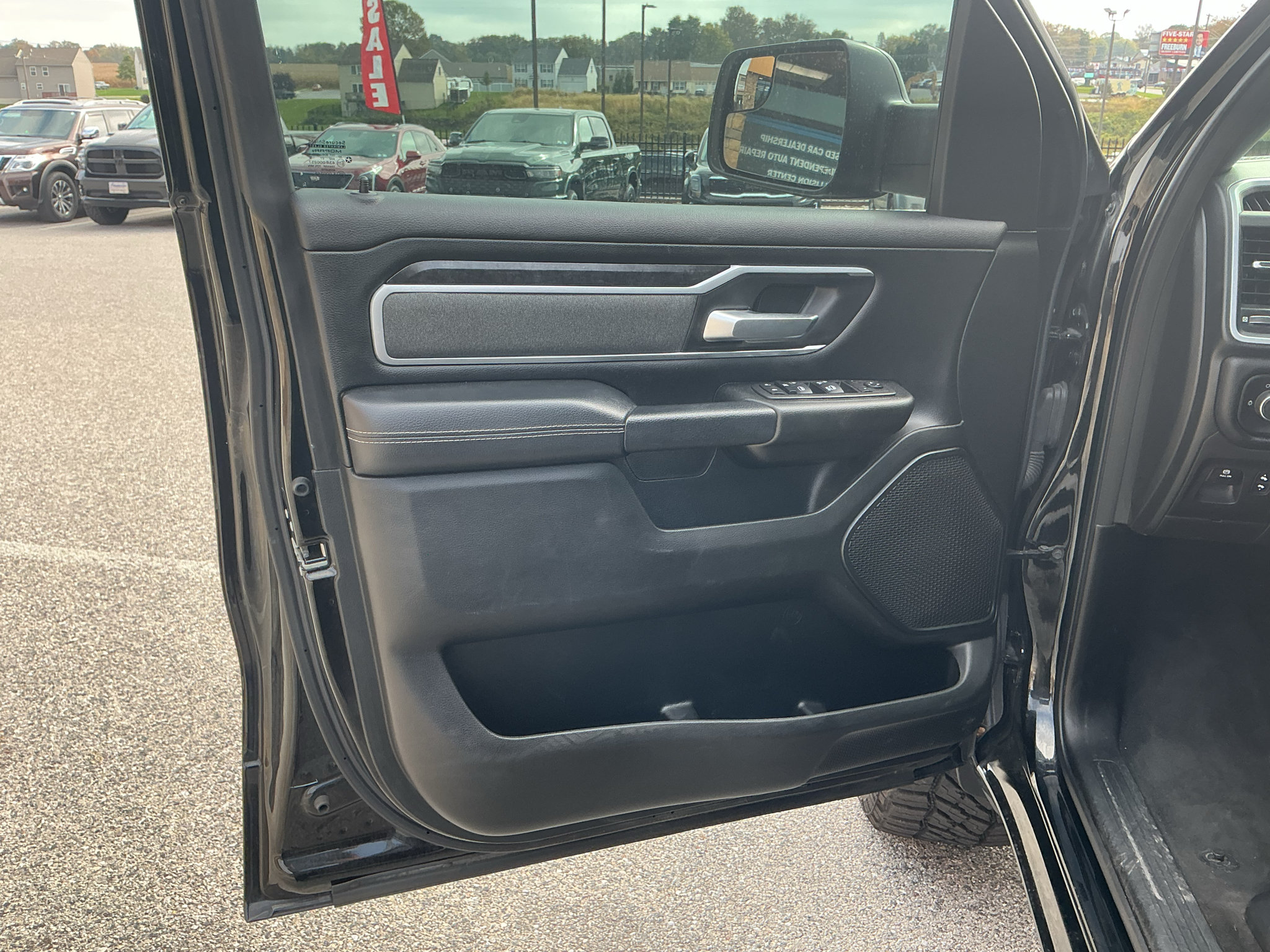 Used 2022 RAM 1500 Big Horn w/ Night Edition AWD/4WD image 12