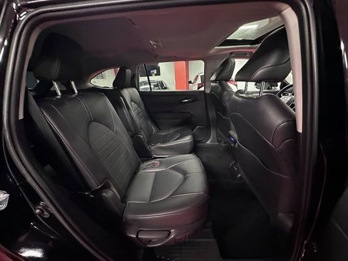 Certified 2022 Toyota Highlander XLE image 13