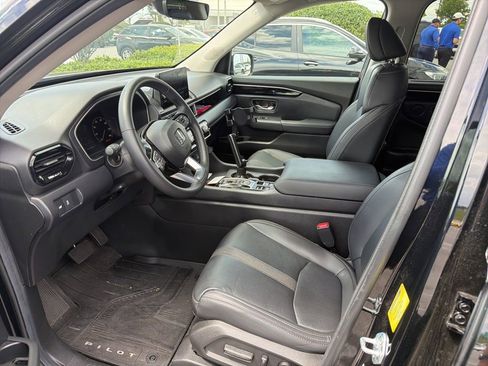 Used 2025 Honda Pilot EX-L image 3